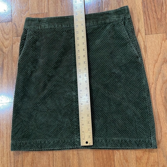 Talbots Women’s Dark Green Corduroy 100% Cotton Size 10 Skirt with Pockets - Picture 5 of 10